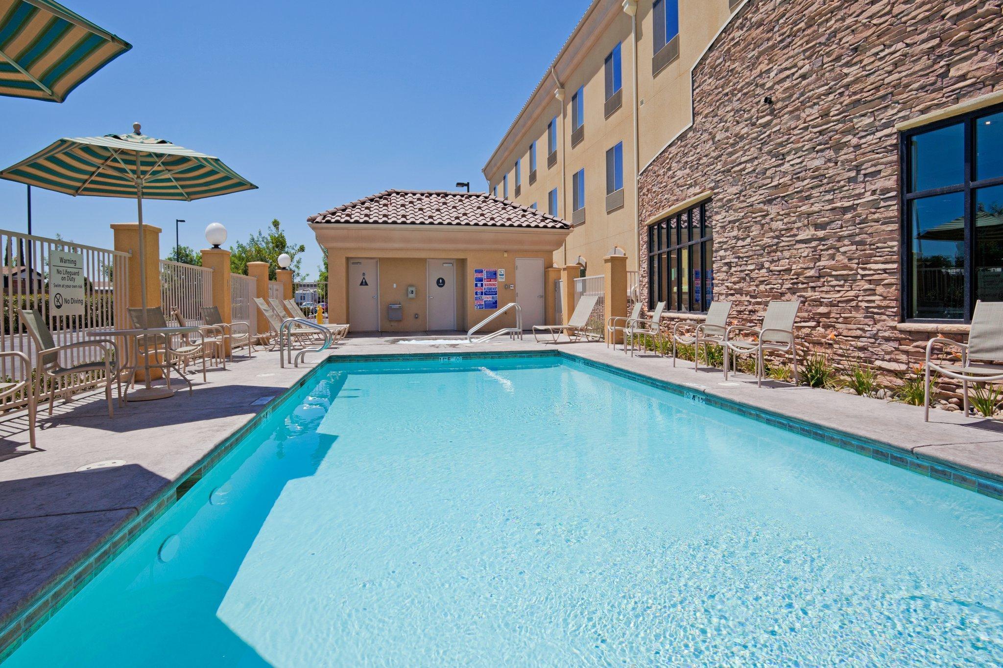 Holiday Inn Express & Suites Clovis Fresno Area By Ihg Luaran gambar